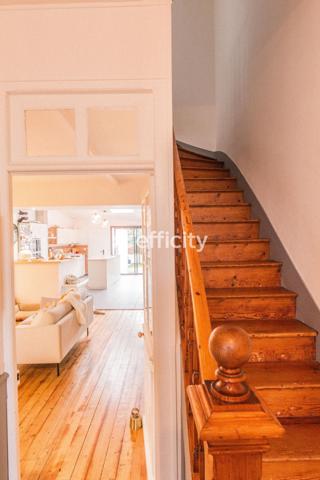 Maison
         6 pièces
        - 145 m² Bien prestige 1 095 000 € *