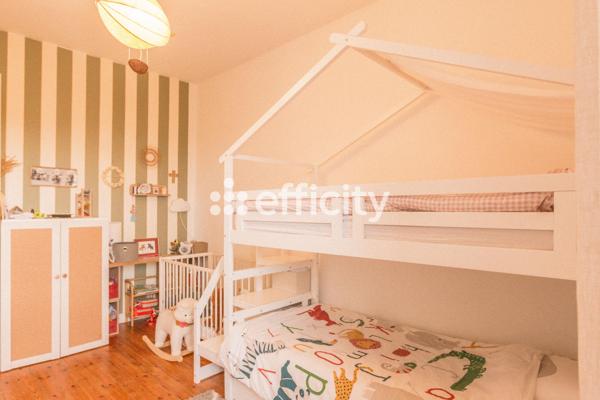 Maison
         6 pièces
        - 145 m² Bien prestige 1 095 000 € *