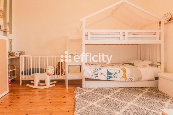 Maison
         6 pièces
        - 145 m² Bien prestige 1 095 000 € *