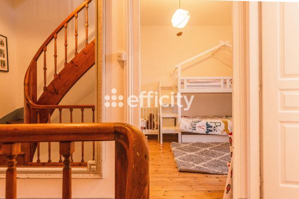 Maison
         6 pièces
        - 145 m² Bien prestige 1 095 000 € *