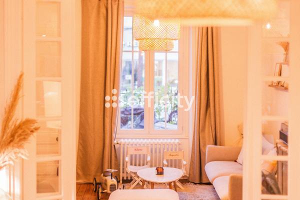 Maison
         6 pièces
        - 145 m² Bien prestige 1 095 000 € *
