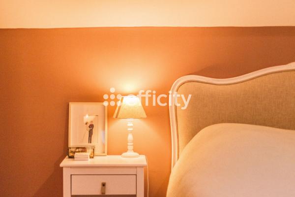 Maison
         6 pièces
        - 145 m² Bien prestige 1 095 000 € *