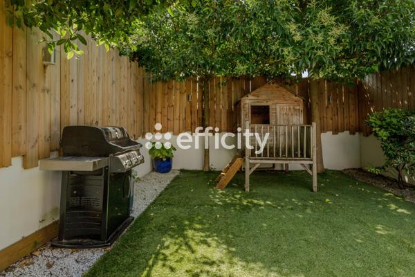 Maison
         6 pièces
        - 145 m² Bien prestige 1 095 000 € *