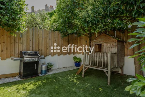 Maison
         6 pièces
        - 145 m² Bien prestige 1 095 000 € *