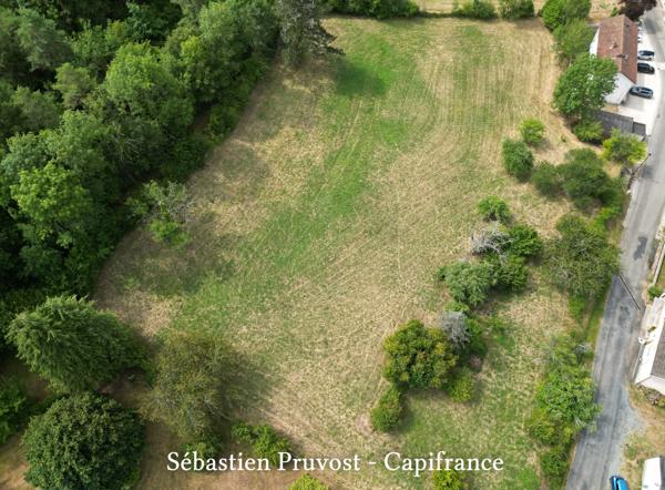 Terrain à vendre  NANTHIAT (24), ensemble foncier, terrain avec CU et bois secteur bourg, bassin sur le terrain. 9839m2