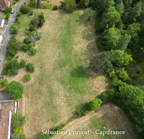 Terrain à vendre  NANTHIAT (24), ensemble foncier, terrain avec CU et bois secteur bourg, bassin sur le terrain. 9839m2
