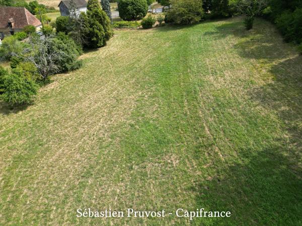 Terrain à vendre  NANTHIAT (24), ensemble foncier, terrain avec CU et bois secteur bourg, bassin sur le terrain. 9839m2