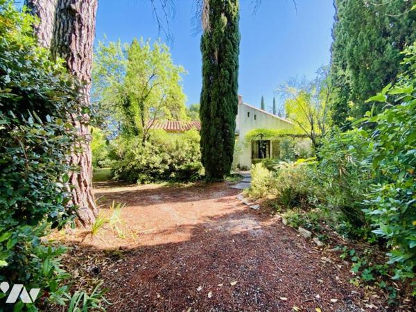 Maison T5 à rénover avec garage et jardin attenant