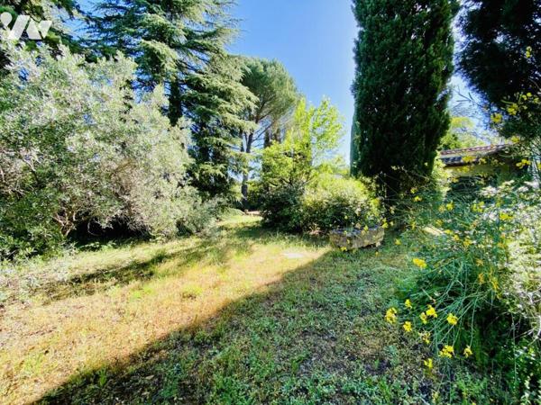 Maison T5 à rénover avec garage et jardin attenant