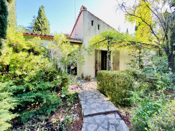 Maison T5 à rénover avec garage et jardin attenant