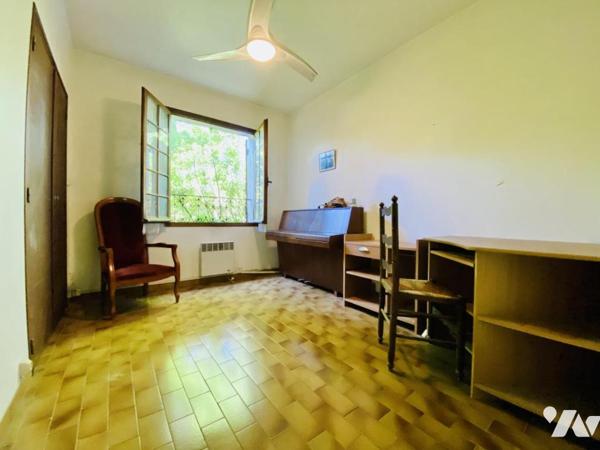 Maison T5 à rénover avec garage et jardin attenant