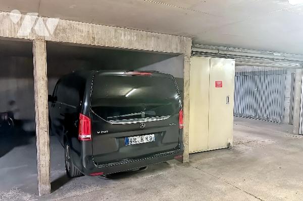 Place de parking - Rue Philippe de Girard, Paris 18e