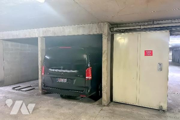 Place de parking - Rue Philippe de Girard, Paris 18e