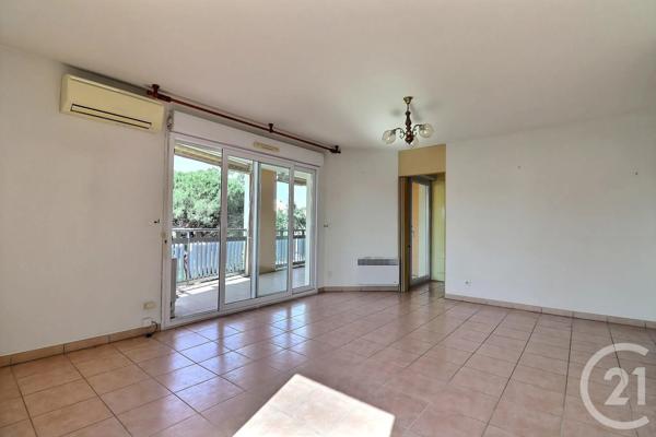 Appartement T4 à vendre  4 pièces - 83 m 2   FREJUS  - 83