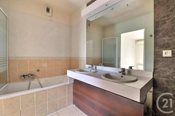 Appartement T4 à vendre  4 pièces - 83 m 2   FREJUS  - 83