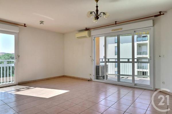 Appartement T4 à vendre  4 pièces - 83 m 2   FREJUS  - 83