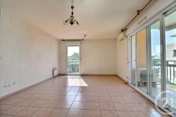 Appartement T4 à vendre  4 pièces - 83 m 2   FREJUS  - 83