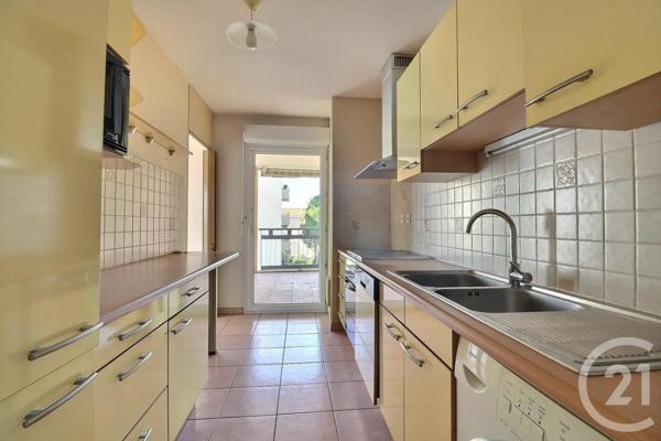 Appartement T4 à vendre  4 pièces - 83 m 2   FREJUS  - 83
