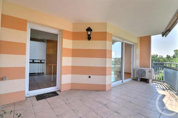 Appartement T4 à vendre  4 pièces - 83 m 2   FREJUS  - 83