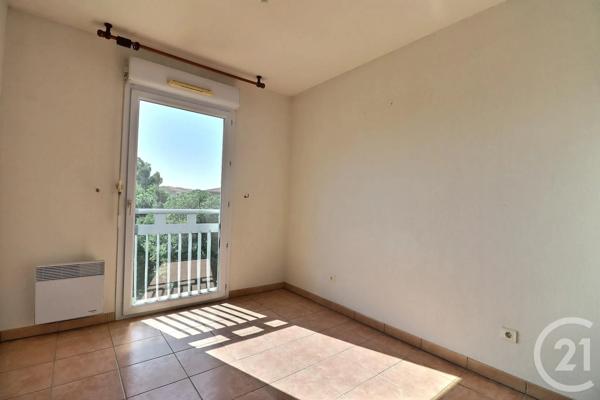 Appartement T4 à vendre  4 pièces - 83 m 2   FREJUS  - 83