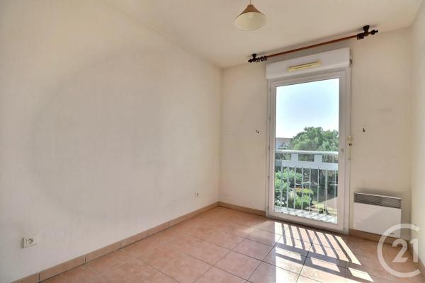 Appartement T4 à vendre  4 pièces - 83 m 2   FREJUS  - 83