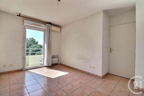 Appartement T4 à vendre  4 pièces - 83 m 2   FREJUS  - 83