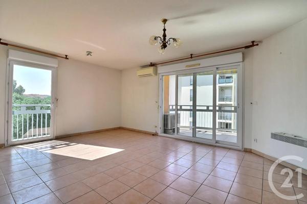Appartement T4 à vendre  4 pièces - 83 m 2   FREJUS  - 83
