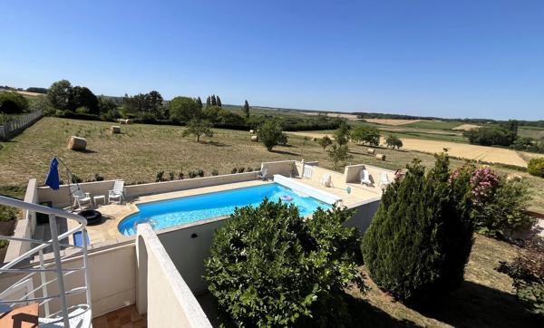 Propriété comprenant une maison principale d'habitation et 3 gites indépendants