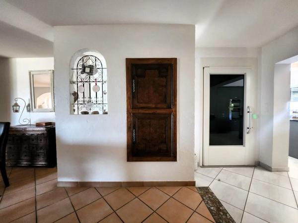 Propriété comprenant une maison principale d'habitation et 3 gites indépendants