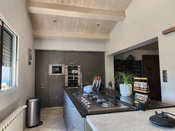 Propriété comprenant une maison principale d'habitation et 3 gites indépendants