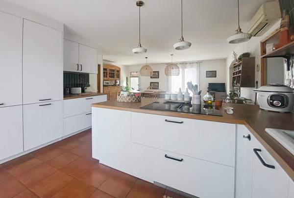 Châteaurenard (13160) Villa plain-pied + dépendance 235 m2 avec piscine sur 2621 m2 de terrain