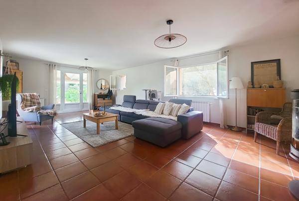 Châteaurenard (13160) Villa plain-pied + dépendance 235 m2 avec piscine sur 2621 m2 de terrain