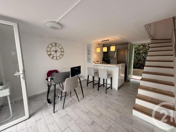 Maison à vendre  2 pièces - 50 m 2   COGOLIN  - 83