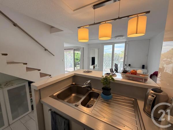 Maison à vendre  2 pièces - 50 m 2   COGOLIN  - 83