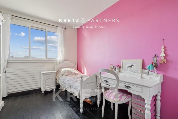 Paris 16 ème - Etage élevé avec balcon, très lumineux.