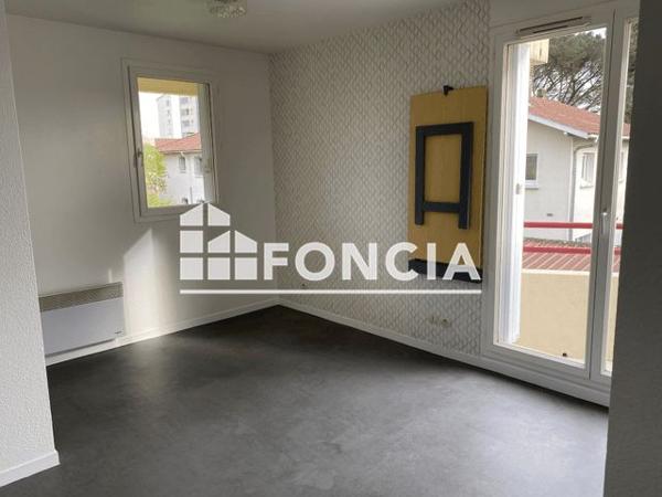 Location Studio 25 m² - 18 AVENUE PIERRE MASSE Pau 64000