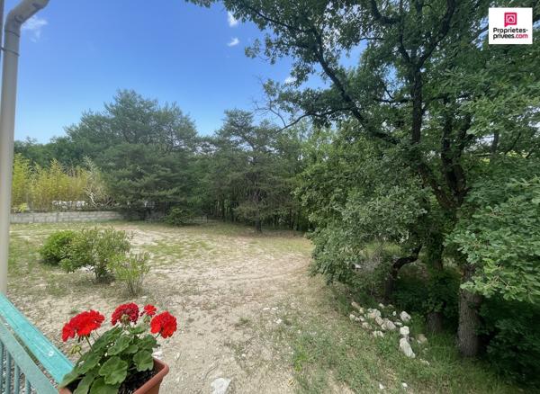 VILLA DE PLAIN-PIED SUR 1 200 M² DE TERRAIN AVEC FORT POTENTIEL D'ÉVOLUTION