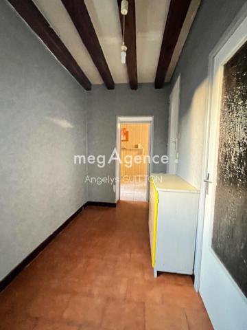 Maison à Montval-sur-Loir, 72500 - 6 pièces 160m²