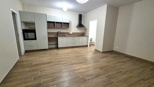 Immeuble avec 4 appartements et un garage à vendre à NIMES (30)