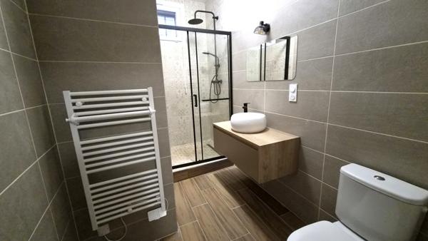 Immeuble avec 4 appartements et un garage à vendre à NIMES (30)
