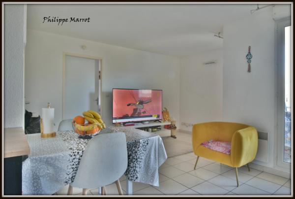Nîmes – T2 lumineux avec terrasse et parking privatif – Entièrement repeint !