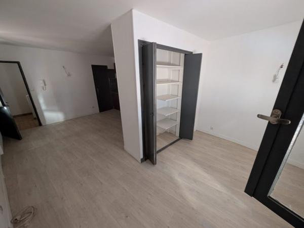 IMMEUBLE NARBONNE 4 APPARTEMENTS VIDES