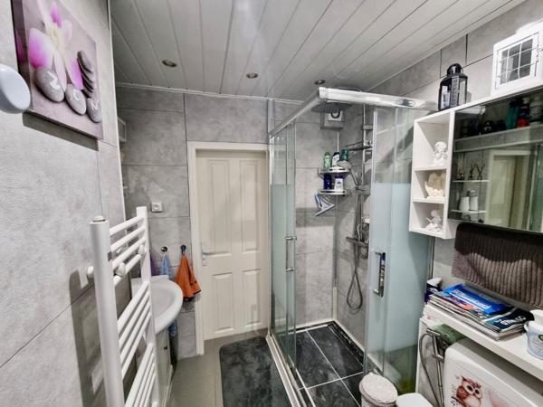 EN EXCLUSIVITE À vendre, Maison familiale 5 pièces avec studio attenant, piscine, jardin -OSTWALD