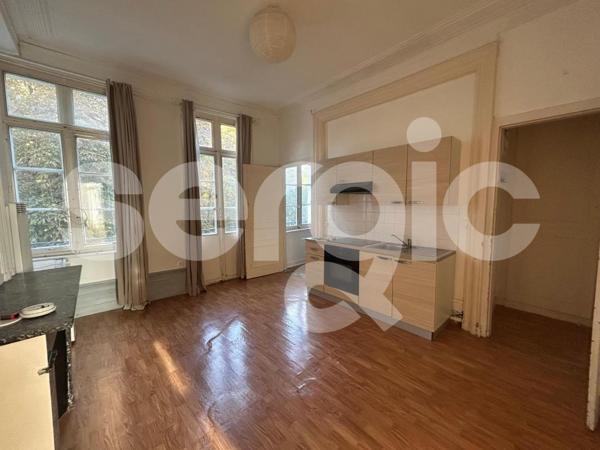 Location 1 Pieces 33 80000 Amiens 25 1690 01 0003