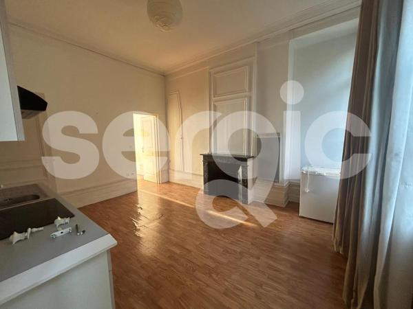 Location 1 Pieces 33 80000 Amiens 25 1690 01 0003