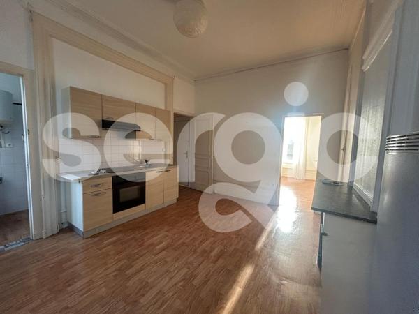 Location 1 Pieces 33 80000 Amiens 25 1690 01 0003