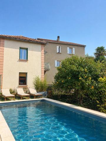 Superbe maison avec piscine et dépendance