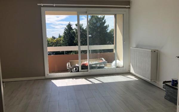 Appartement à louer    3 pièces •  Mer