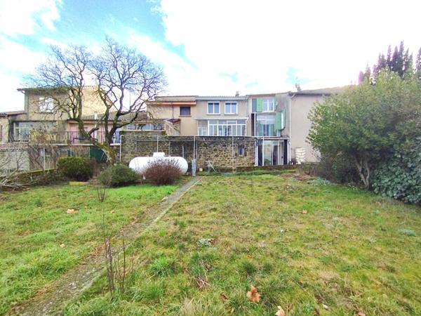 Maison de ville avec garage et jardin à quelques pas du centre ville