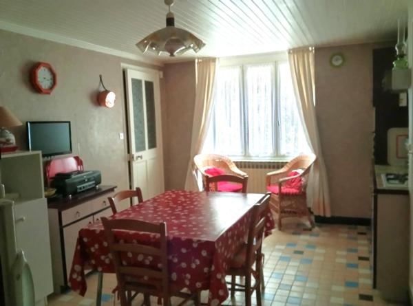 Maison de ville avec garage et jardin à quelques pas du centre ville